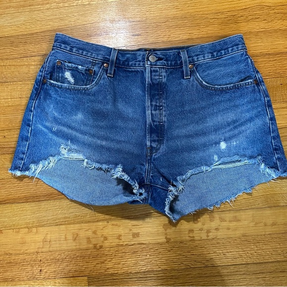LEVI’S 501 Booty Shorts Denim Cut-offs Distressed Raw Hem Button Fly Womens W 34 - Picture 2 of 10
